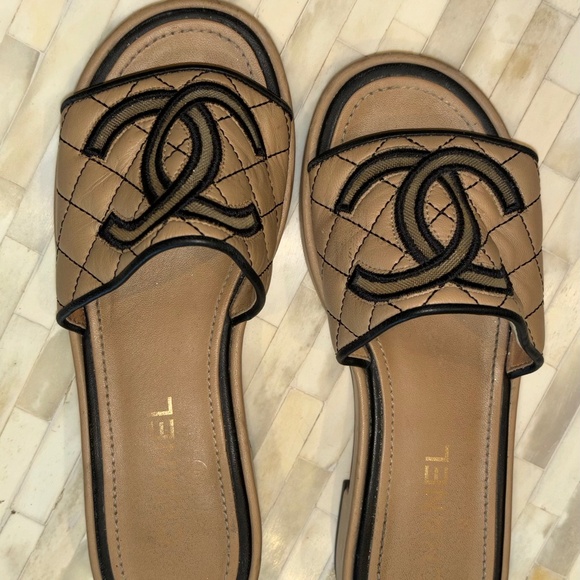 Chanel slides - Picture 1 of 2